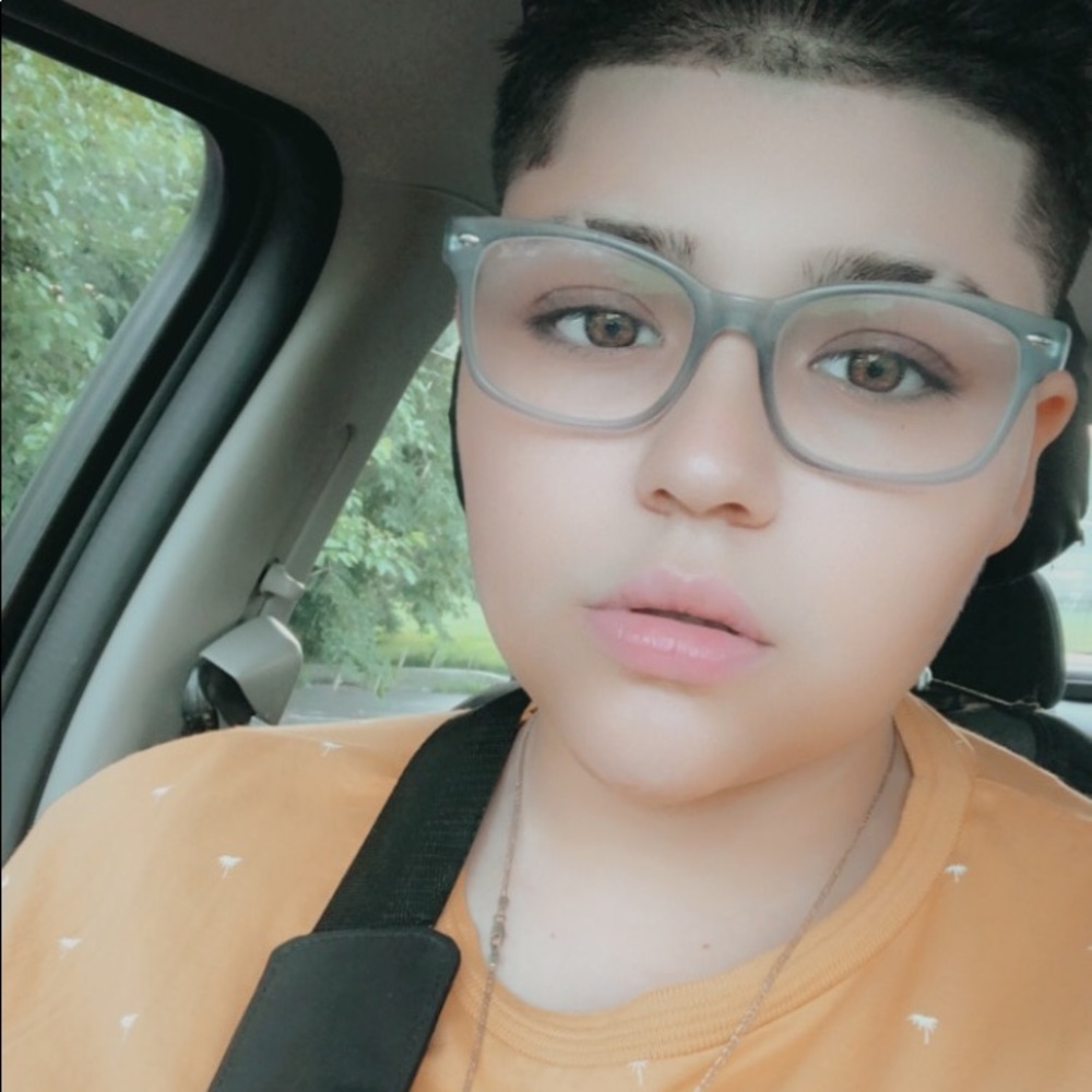 Meet your Posher, Angelyna